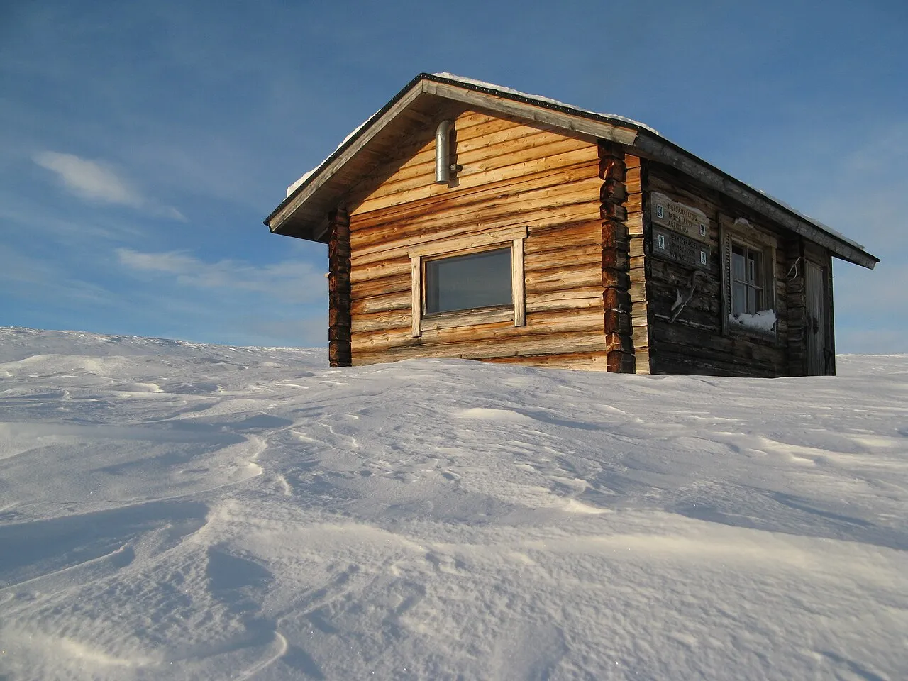 Taapmajärvi wilderness hut in Käsivarsi wilderness area, Finland